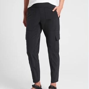 Athleta Chelsea Cargo Mid Rise Black‎ Ankle Pants Size 4